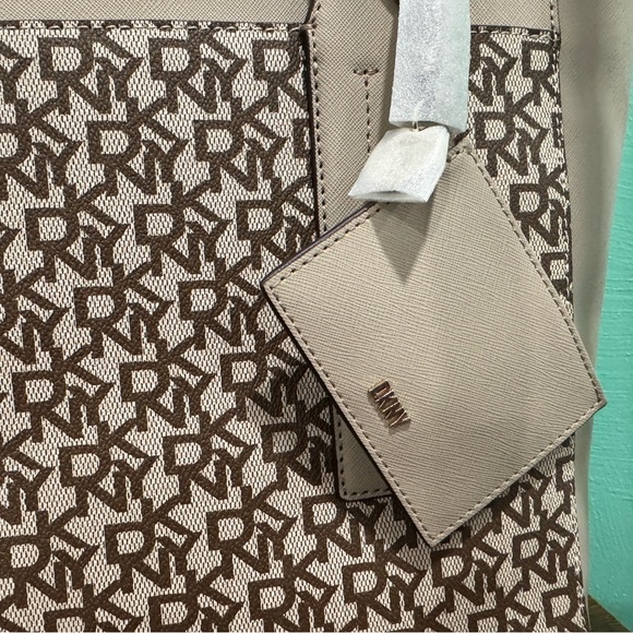 DKNY GRAYSON TOTE NWT Beige - Picture 2 of 8